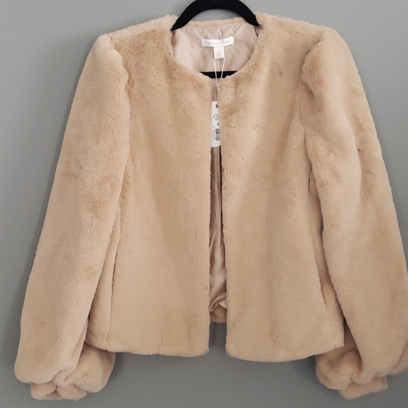 Chelsea & Violet Jackets & Blazers - NWT Chelsea & Violet Camel Faux Fur Jacket S